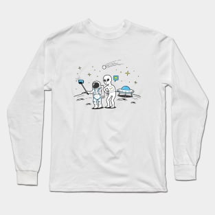 Take a Selfie With Alien Long Sleeve T-Shirt